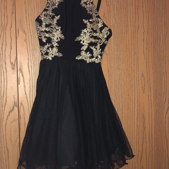 Dress - Picture 4 of 4